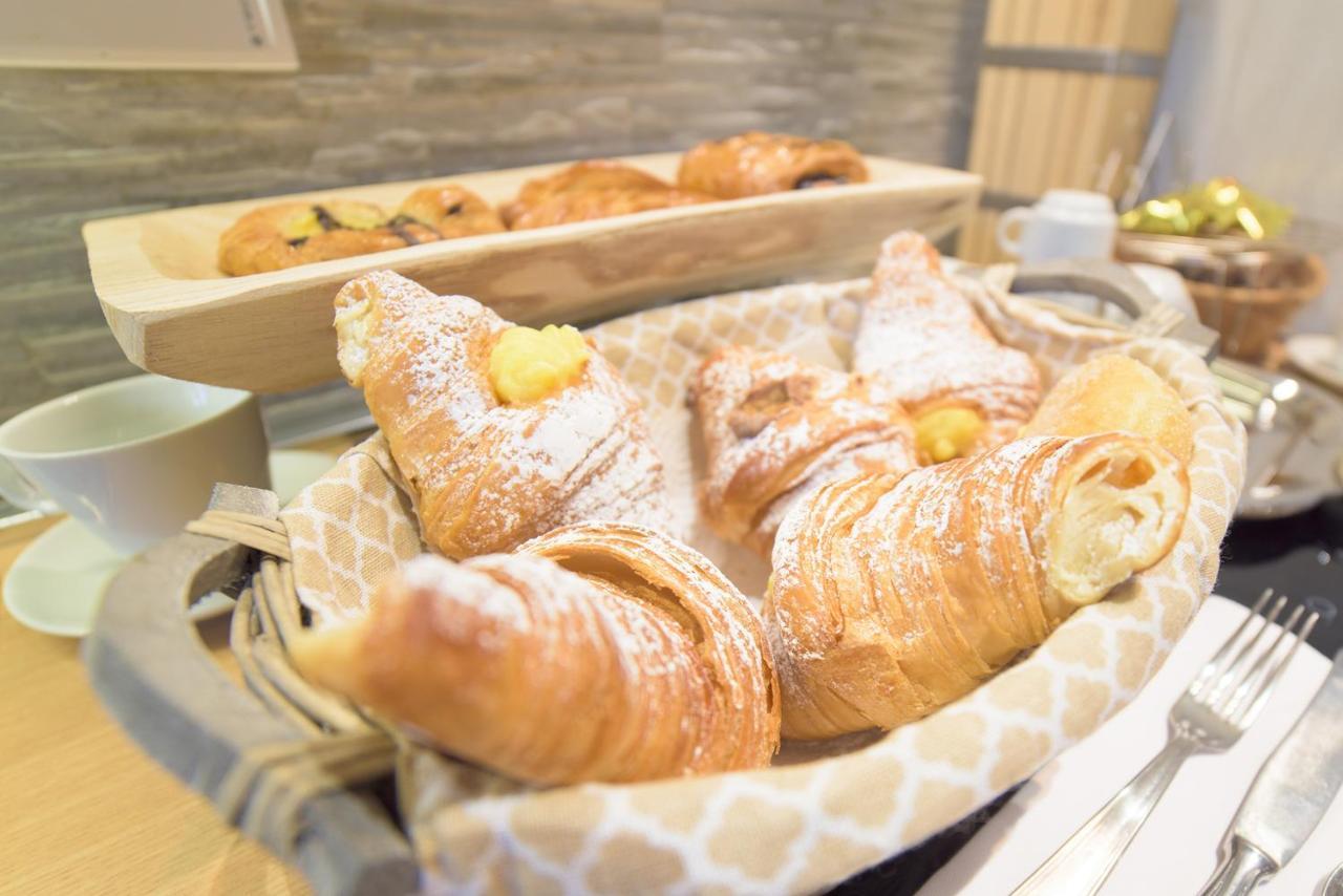 ローマ Malenki Bed & Breakfast エクステリア 写真