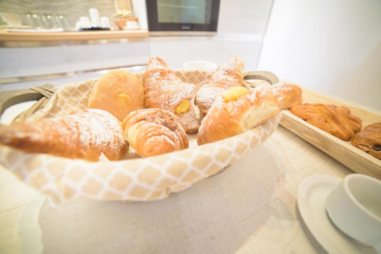 ローマ Malenki Bed & Breakfast エクステリア 写真